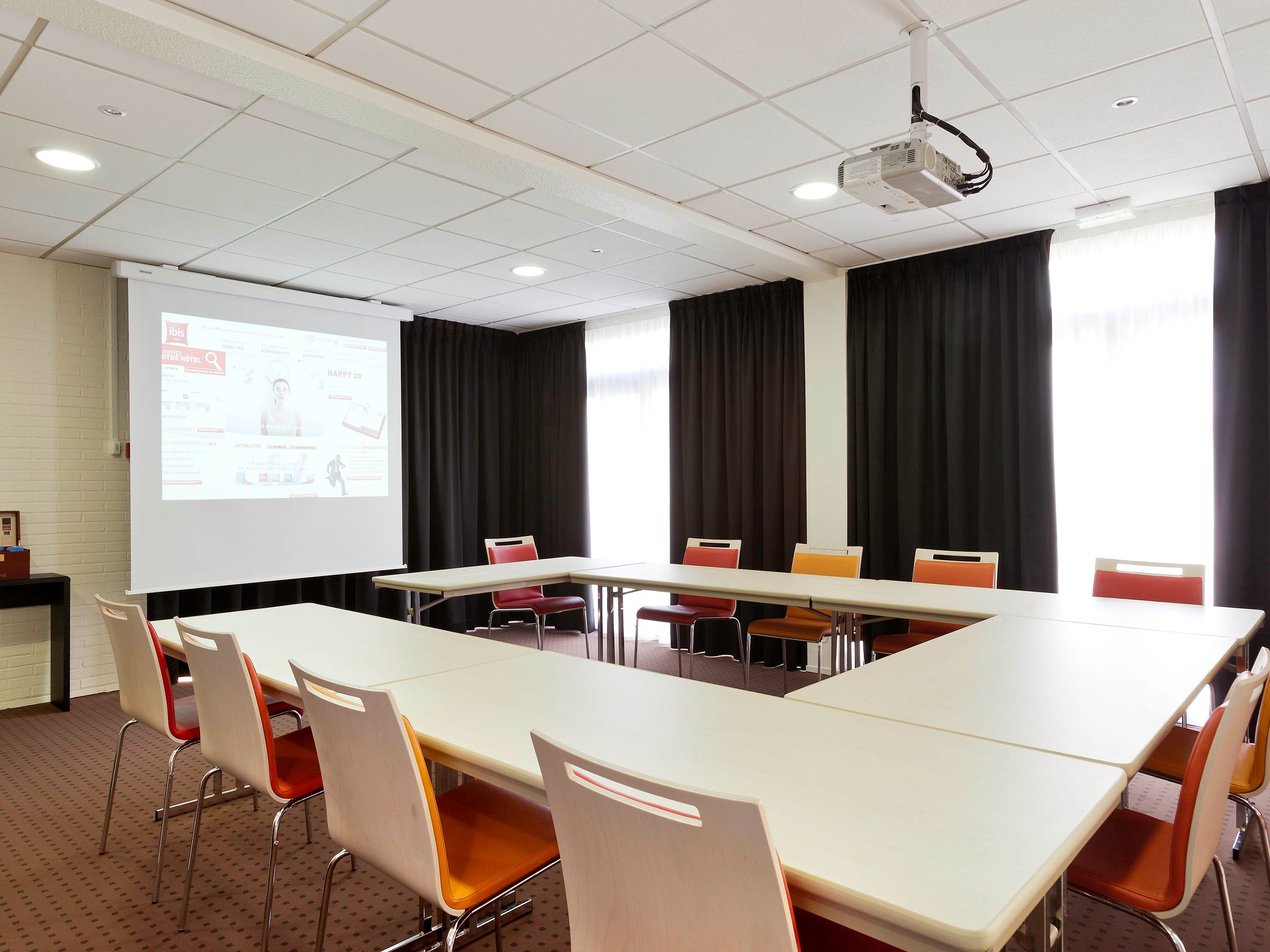 غرفة الاجتماعات