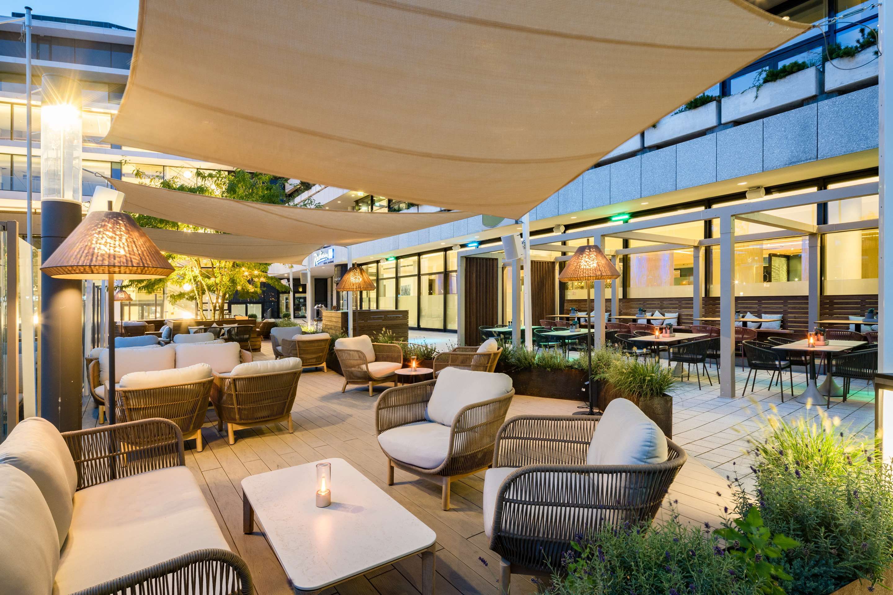 شرفة مرصوفة