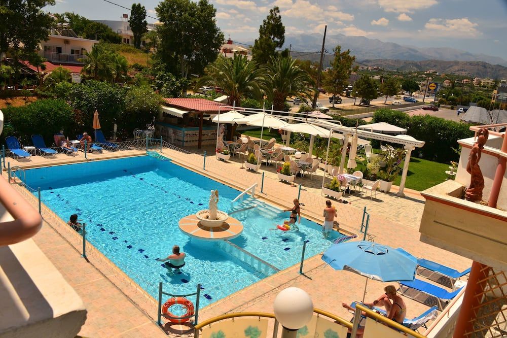 حوض السباحة صورة