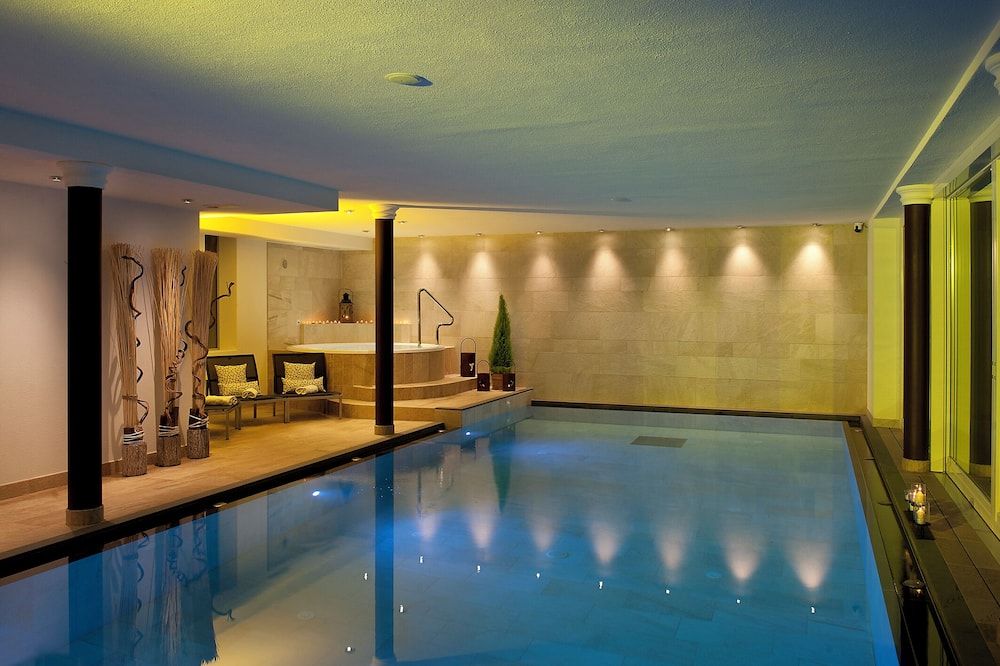 حوض السباحة صورة