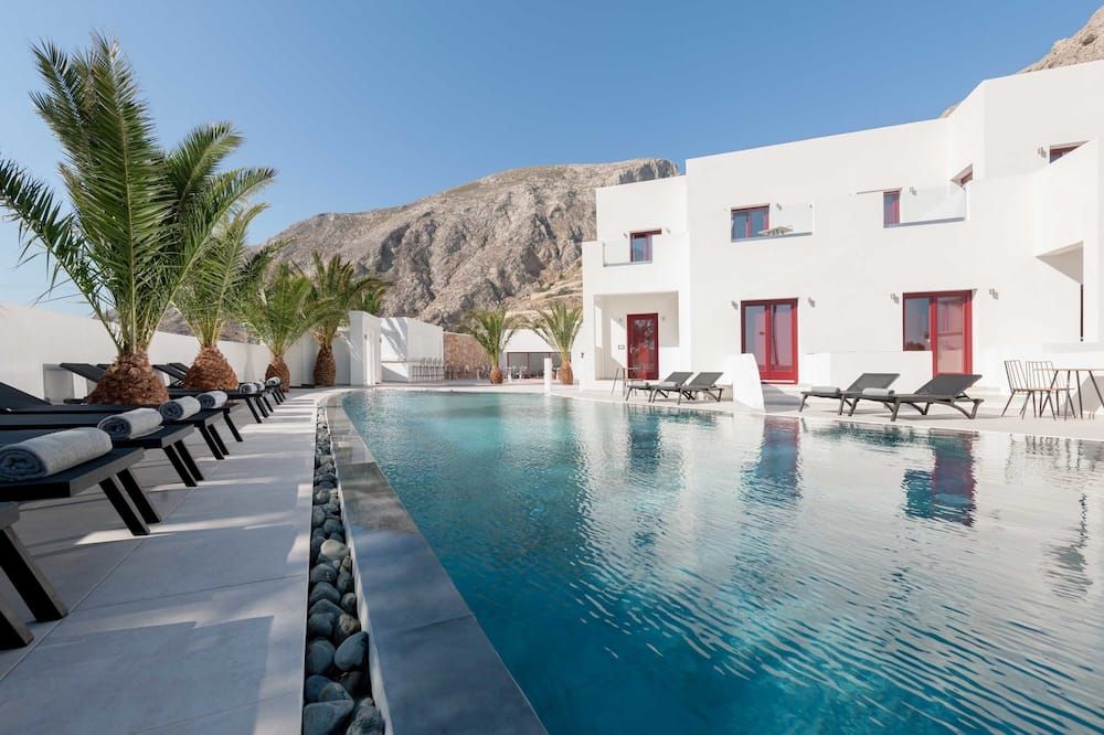 حوض السباحة