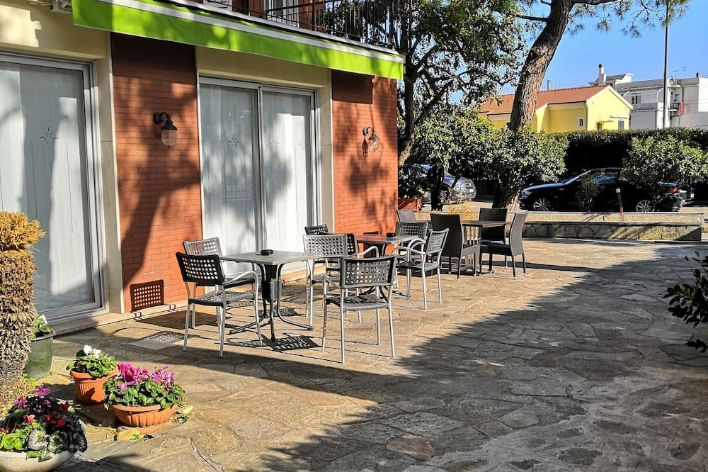 شرفة مرصوفة صورة