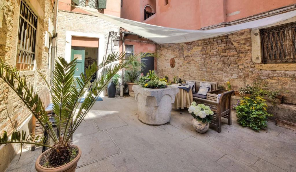 شرفة مرصوفة صورة