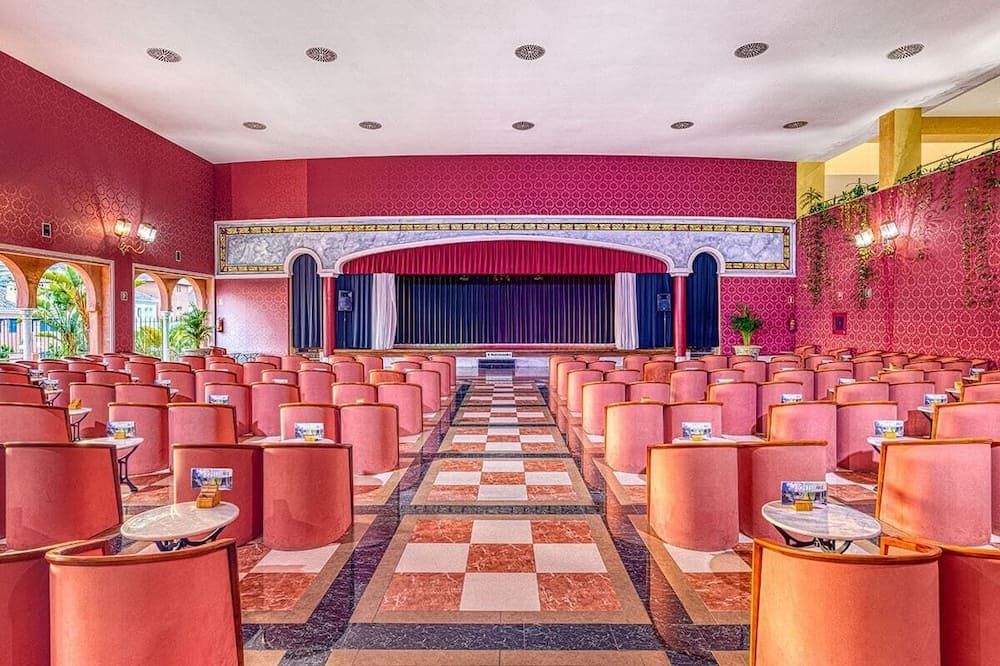 غرفة الاجتماعات