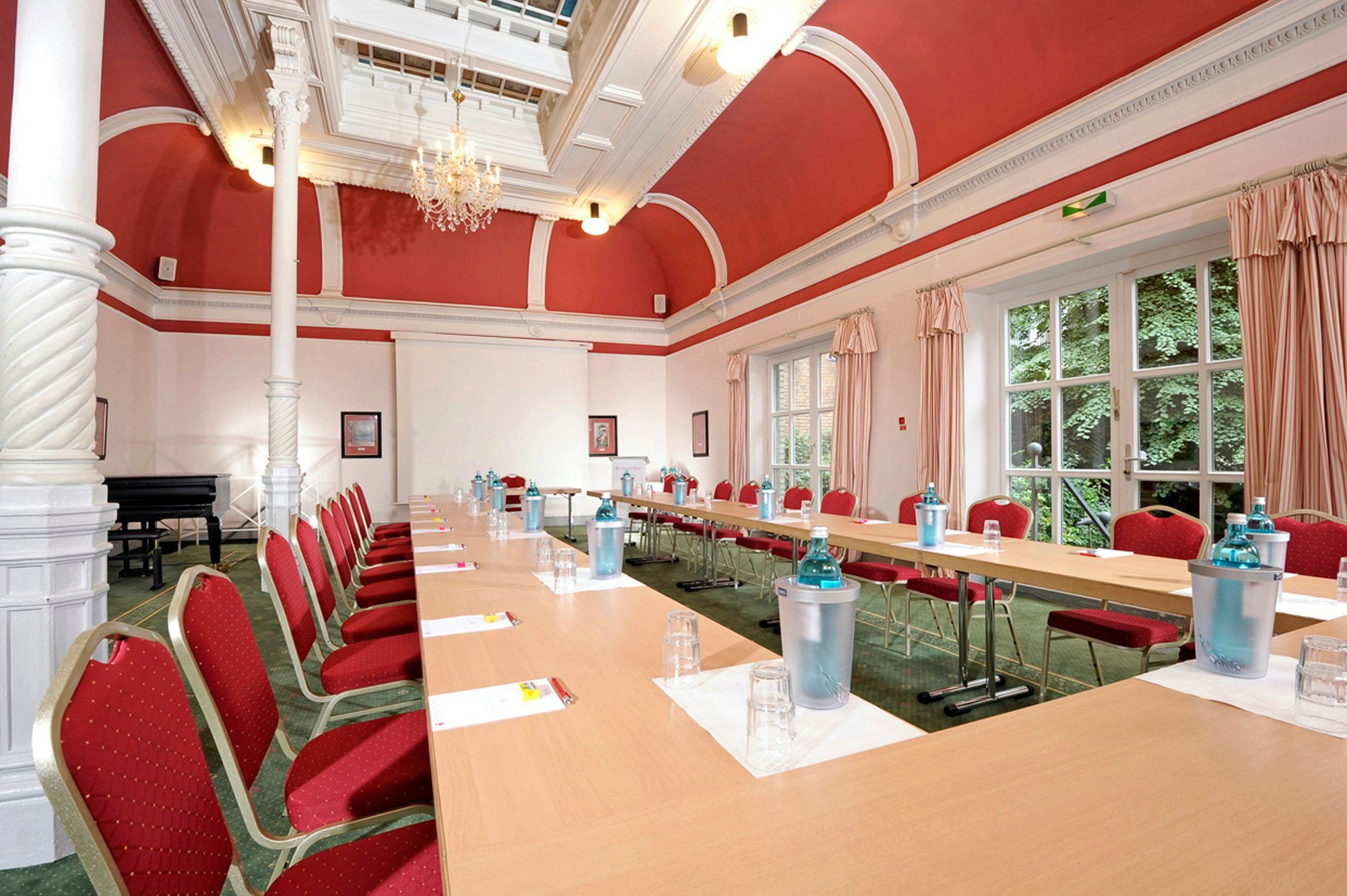 غرفة الاجتماعات