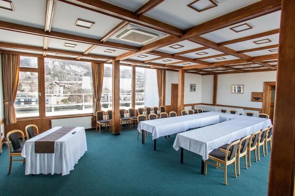 غرفة الاجتماعات