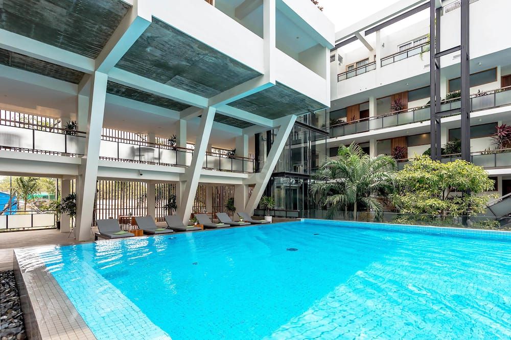 حوض السباحة