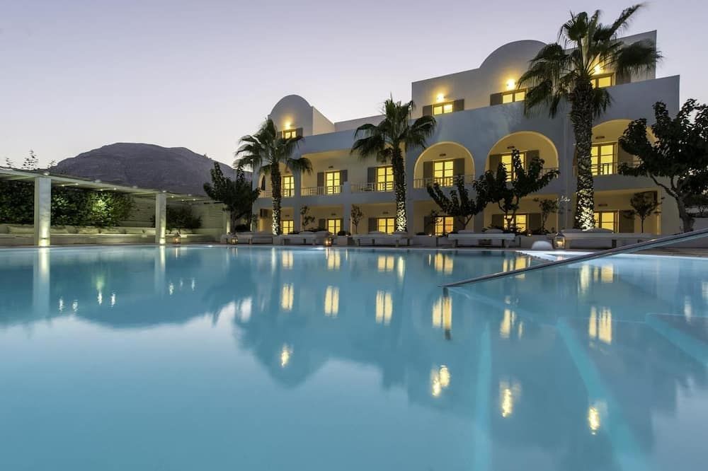 حوض السباحة صورة