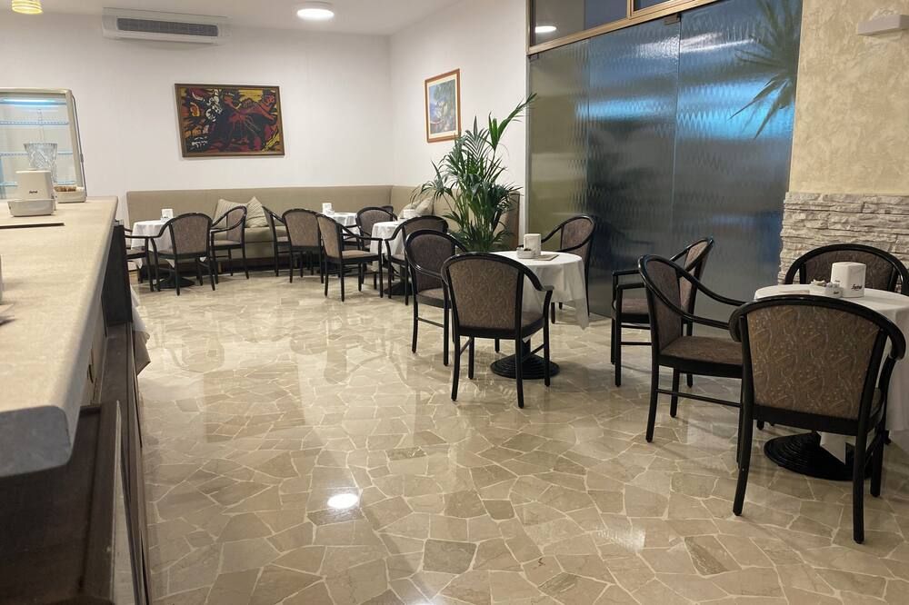 مطعم