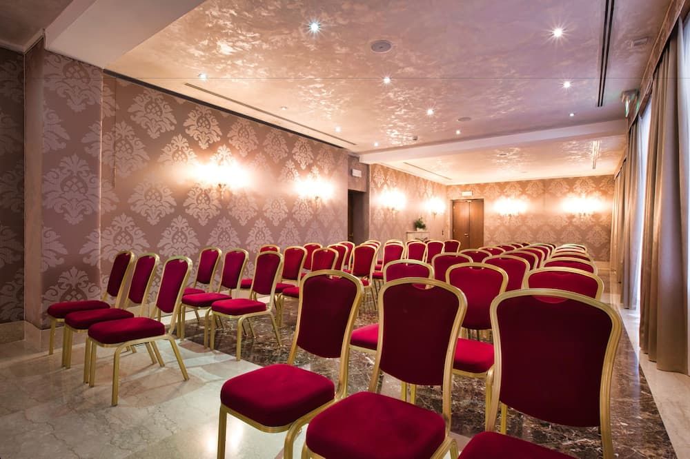 غرفة الاجتماعات