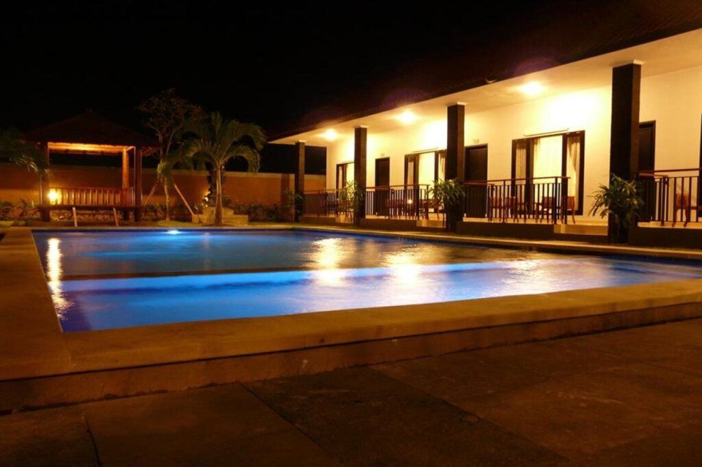 حوض السباحة