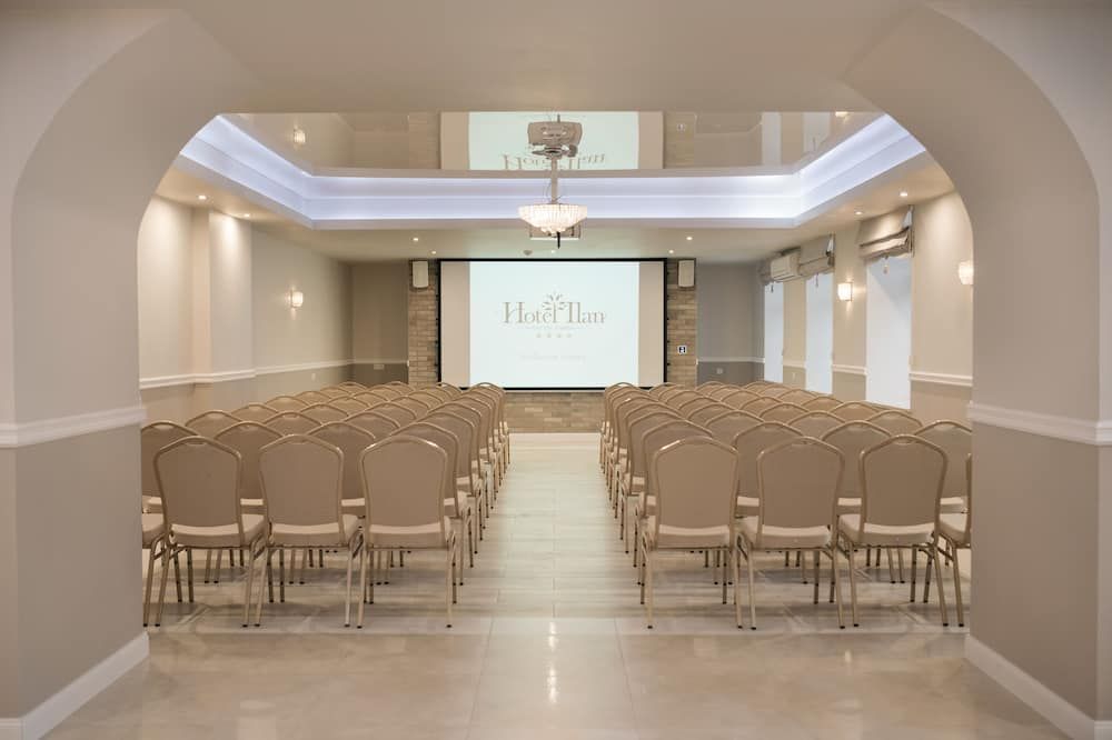 غرفة الاجتماعات