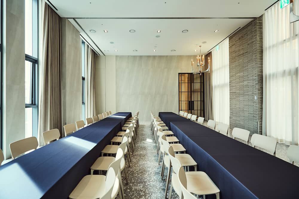 غرفة الاجتماعات