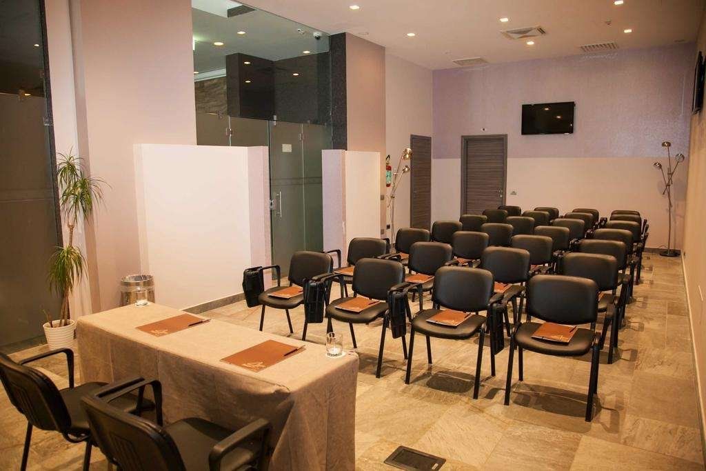 غرفة الاجتماعات