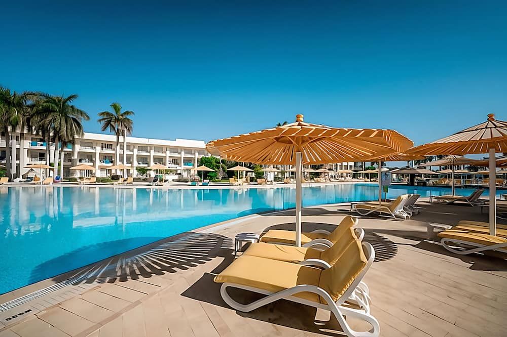 حوض السباحة صورة