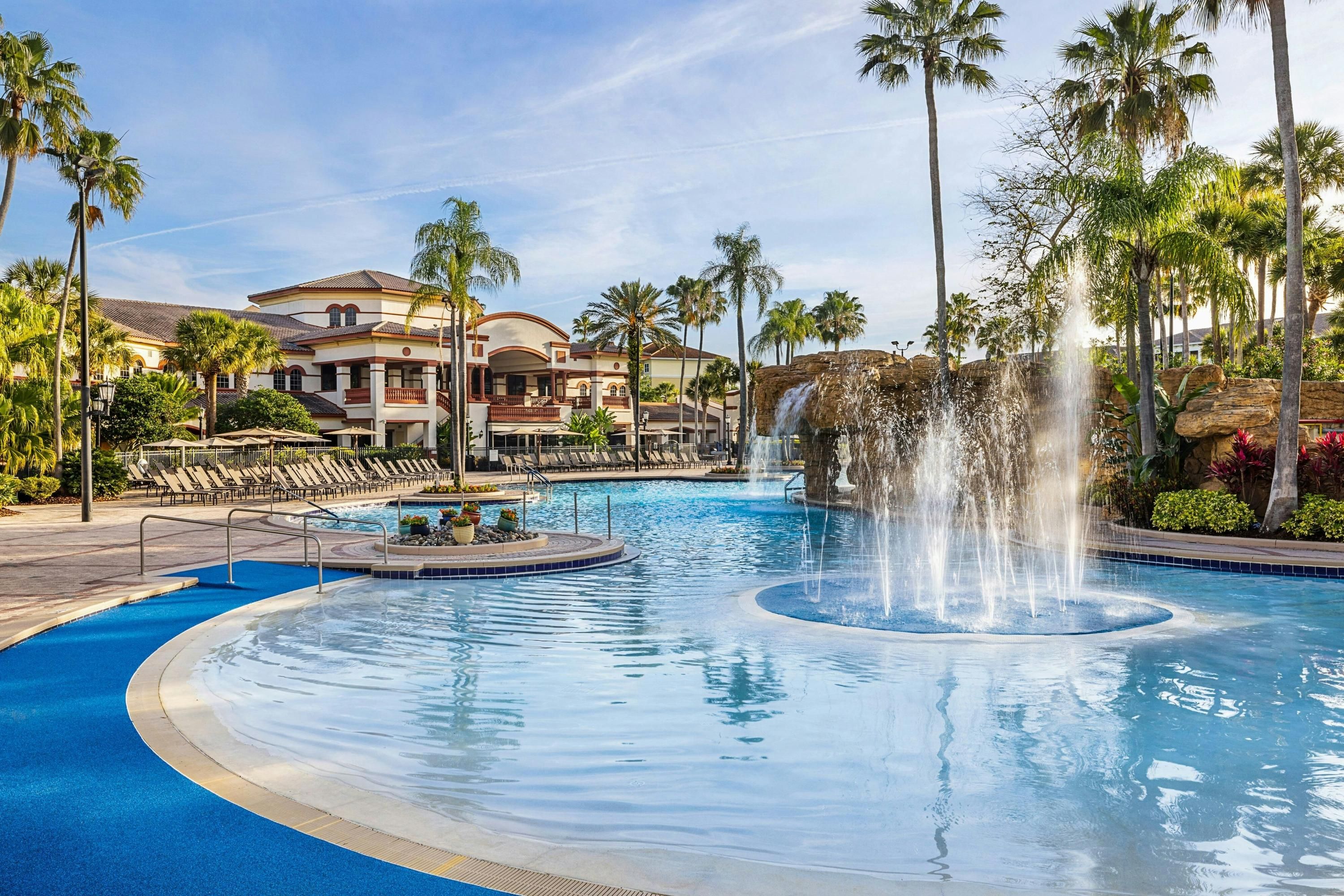 حوض السباحة