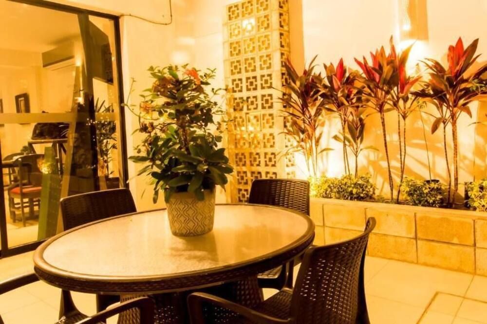 شرفة مرصوفة