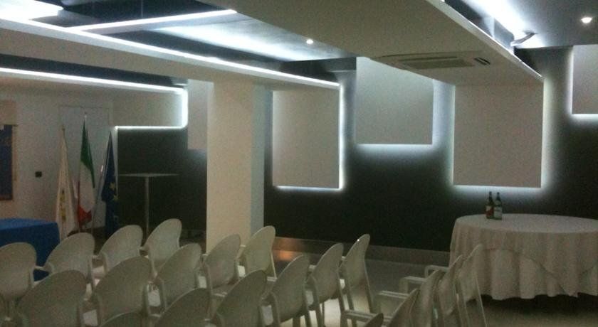 غرفة الاجتماعات