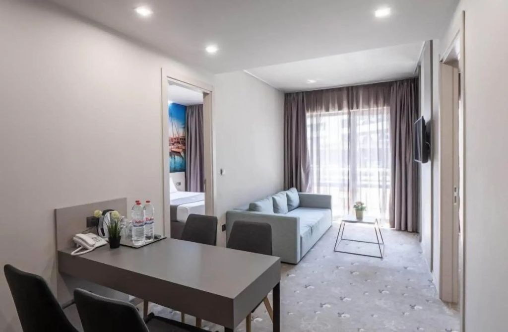 آخر