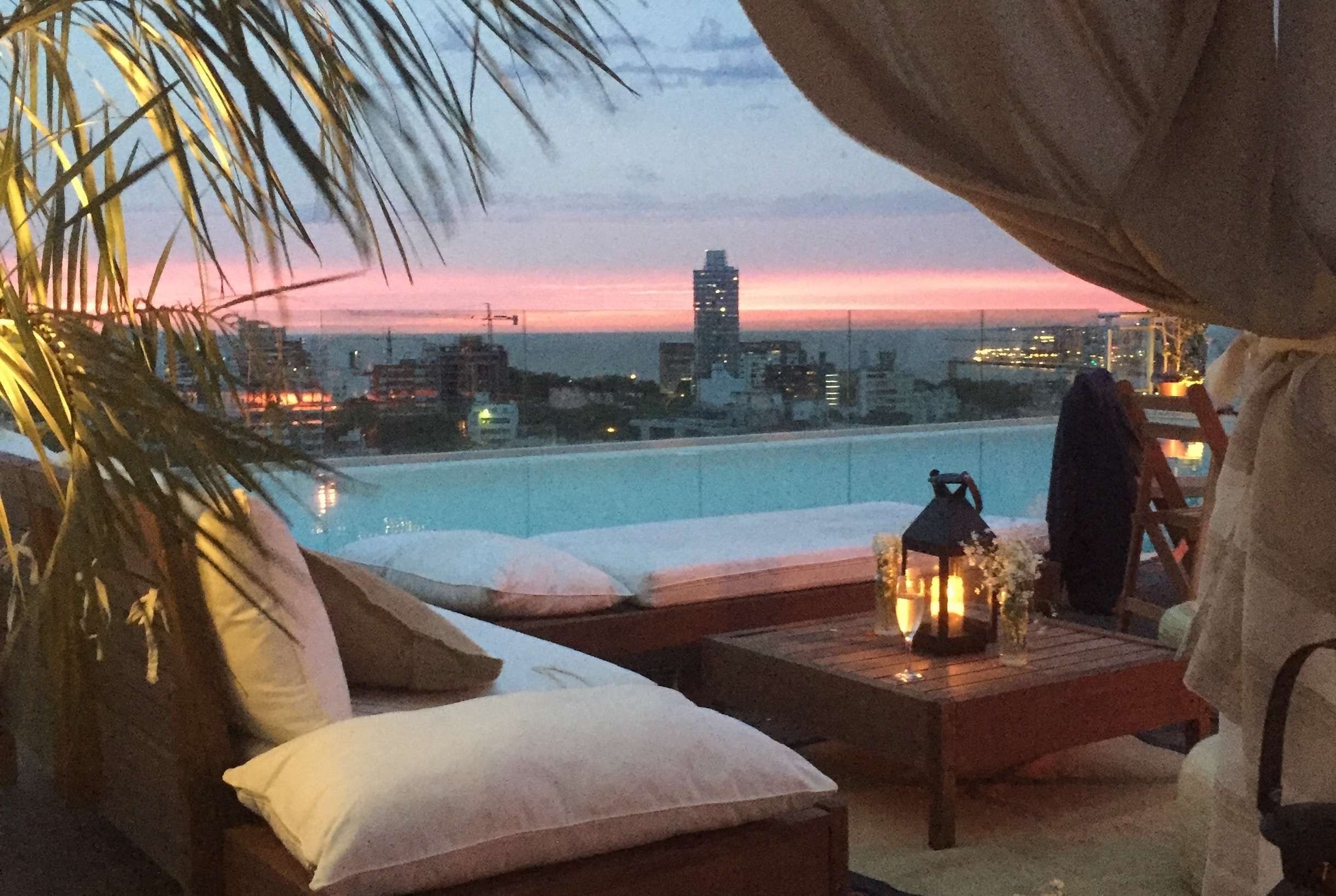 حوض السباحة