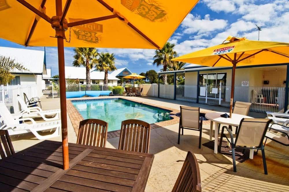 حوض السباحة صورة