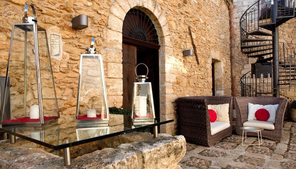 شرفة مرصوفة