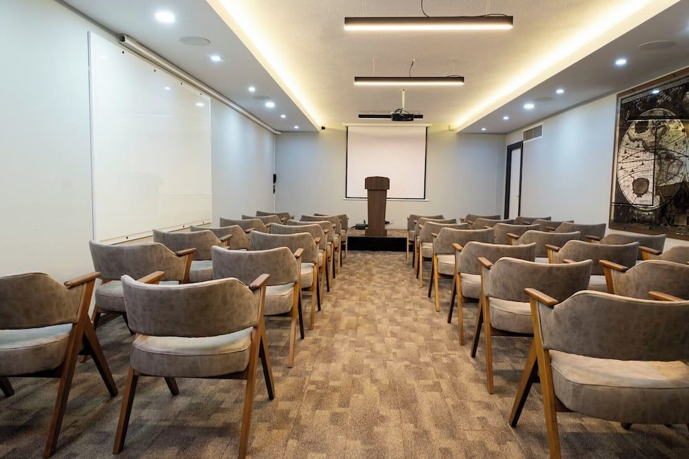 غرفة الاجتماعات