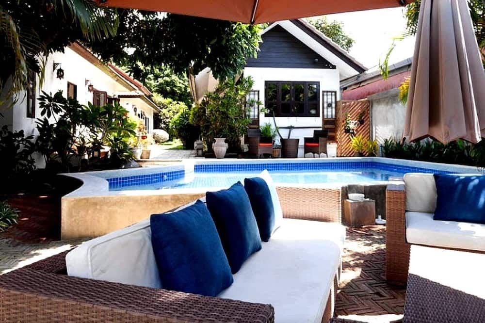 حوض السباحة صورة