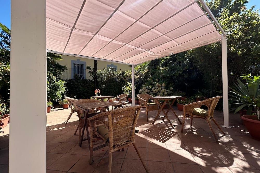 شرفة مرصوفة