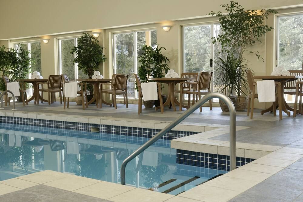 حوض السباحة صورة