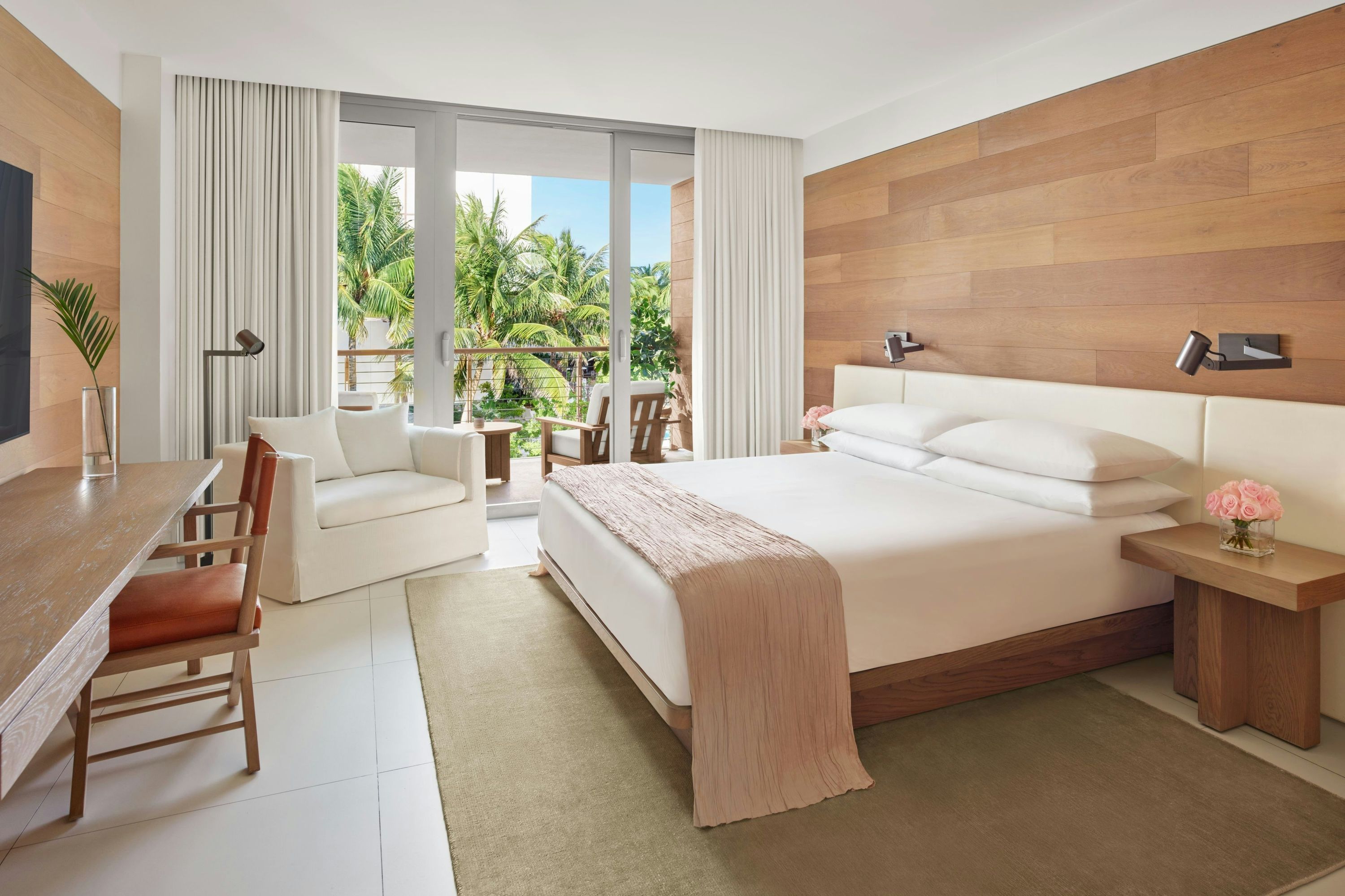 حوض السباحة