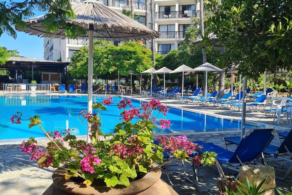 حوض السباحة صورة