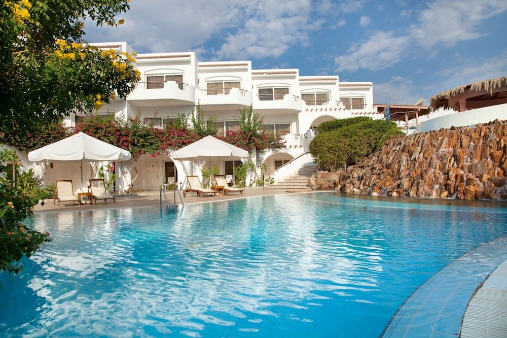 حوض السباحة صورة