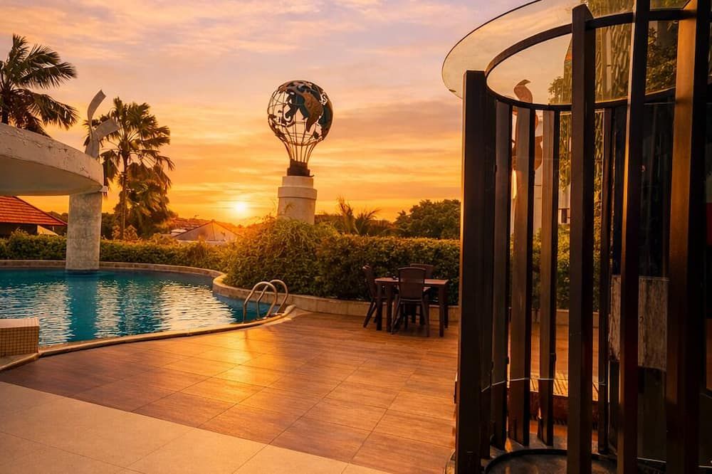 حوض السباحة صورة