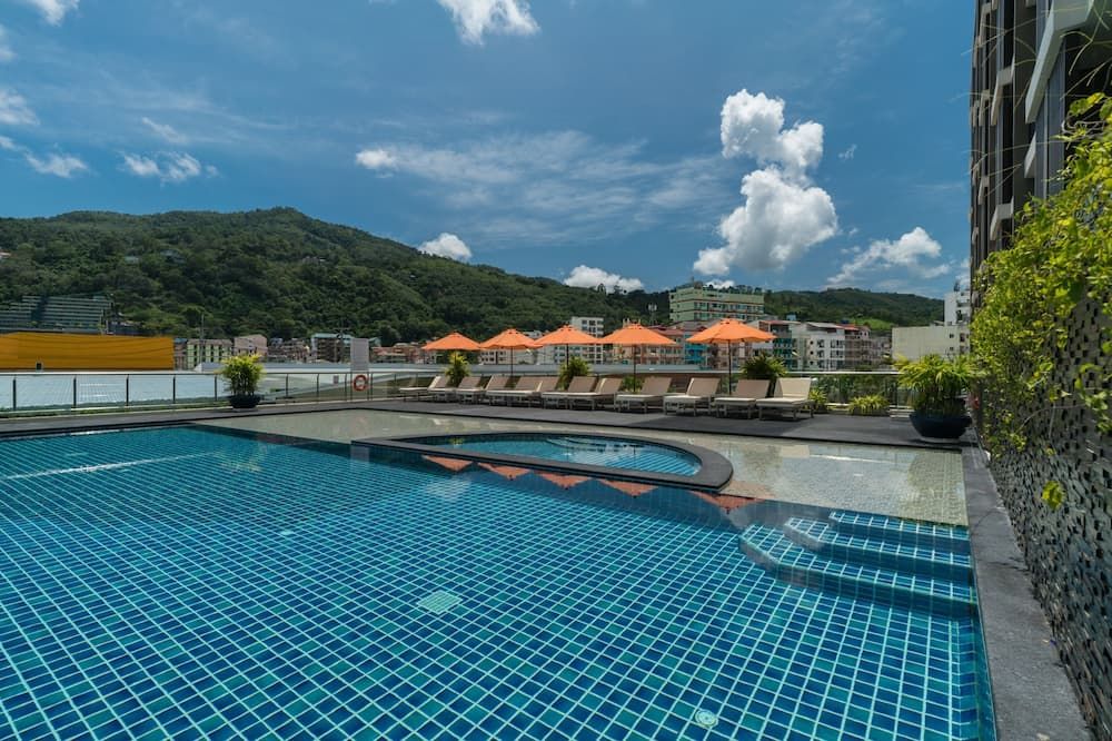 حوض السباحة صورة