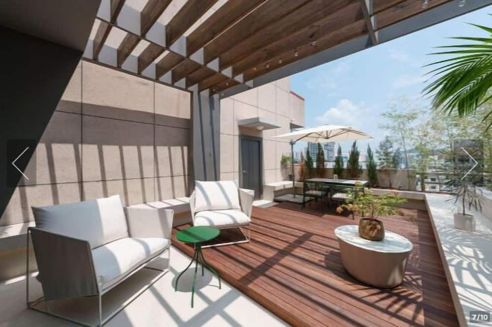 شرفة مرصوفة