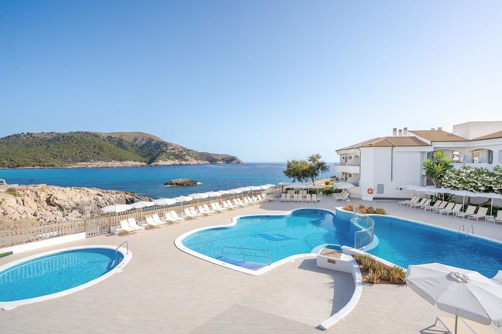 حوض السباحة