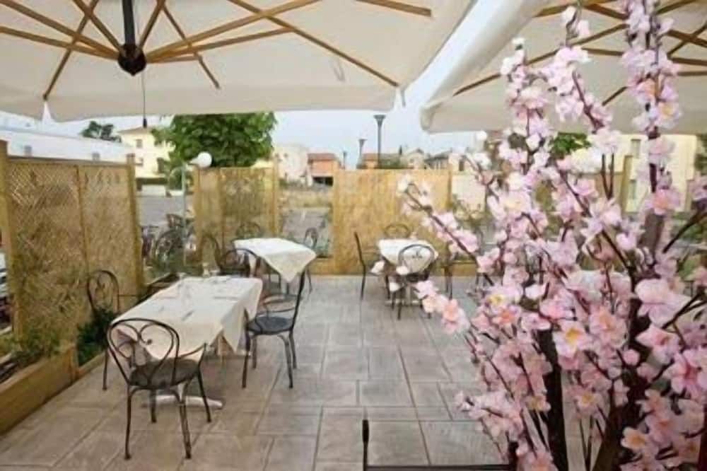 شرفة مرصوفة