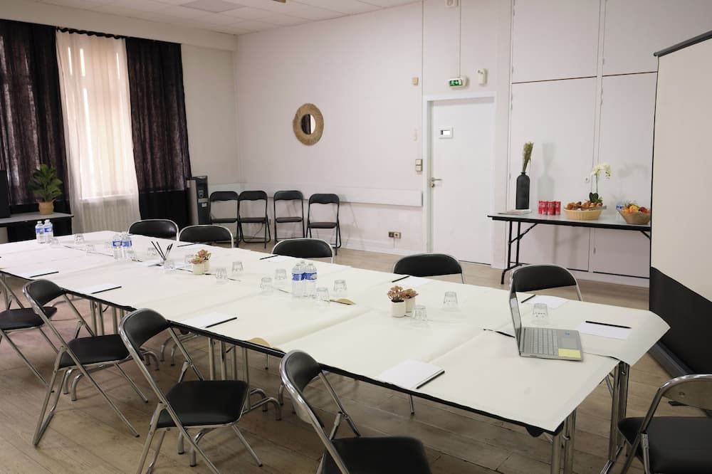 غرفة الاجتماعات