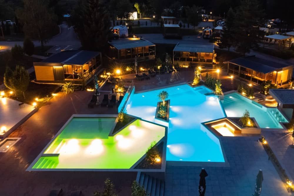 حوض السباحة صورة