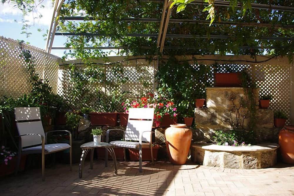 شرفة مرصوفة