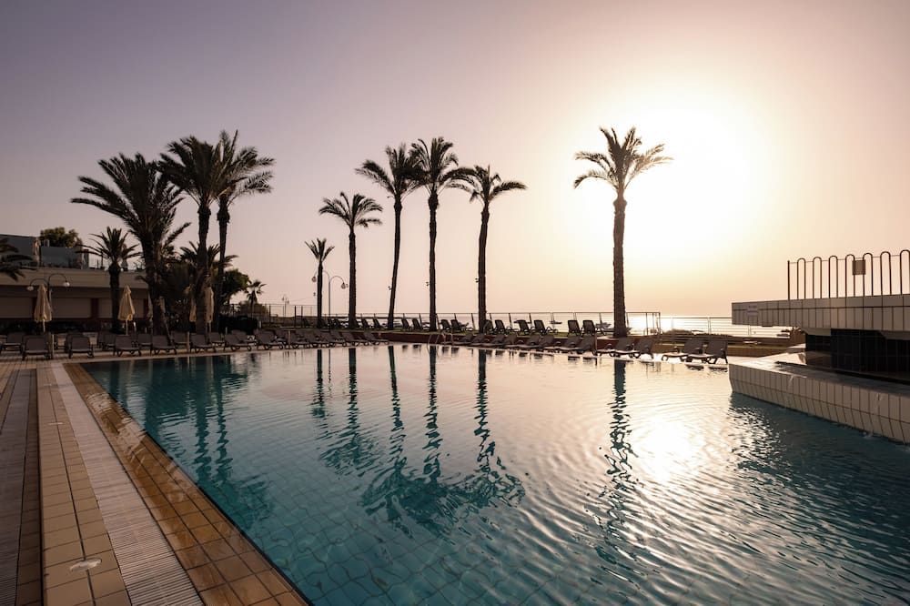 حوض السباحة صورة