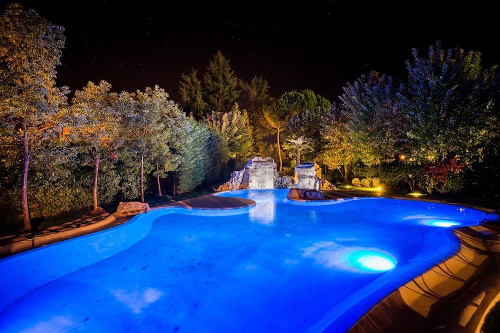 حوض السباحة صورة