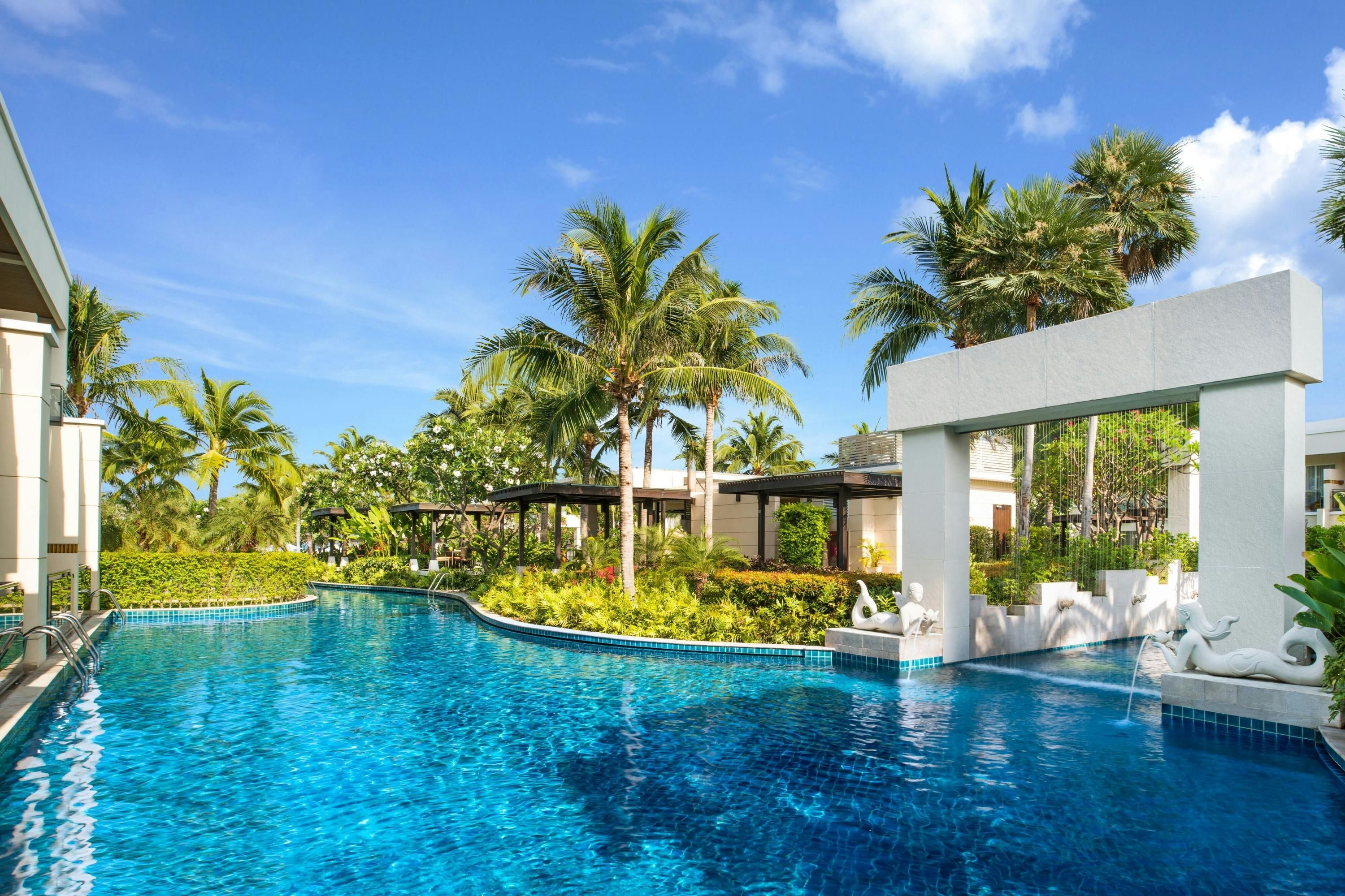 حوض السباحة