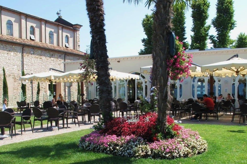 شرفة مرصوفة