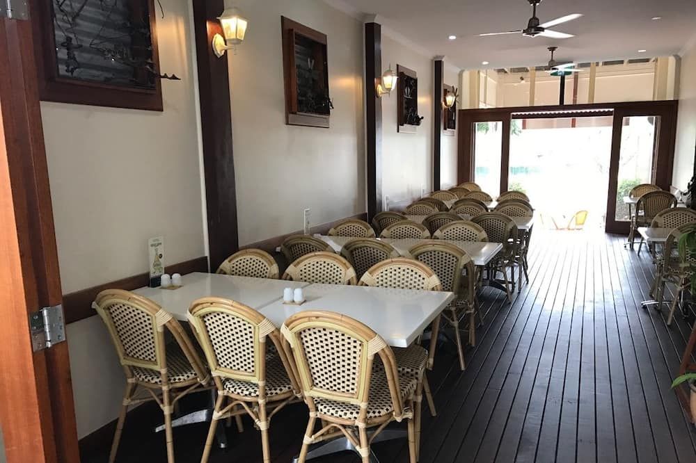 مطعم