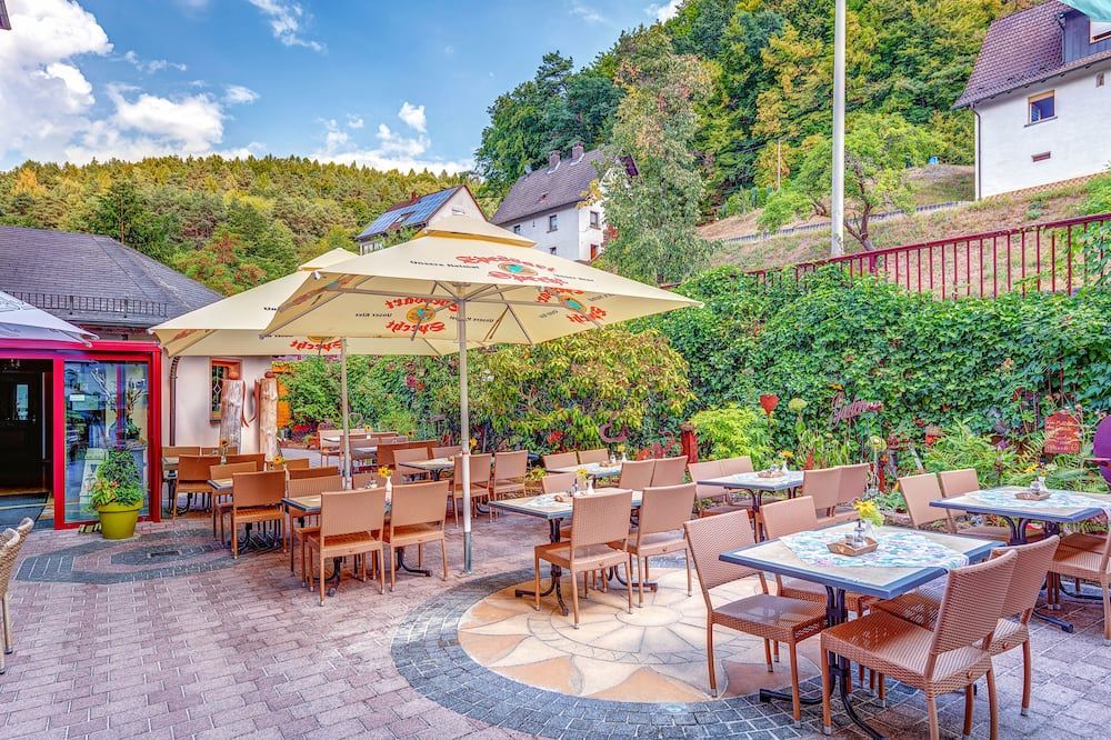 شرفة مرصوفة