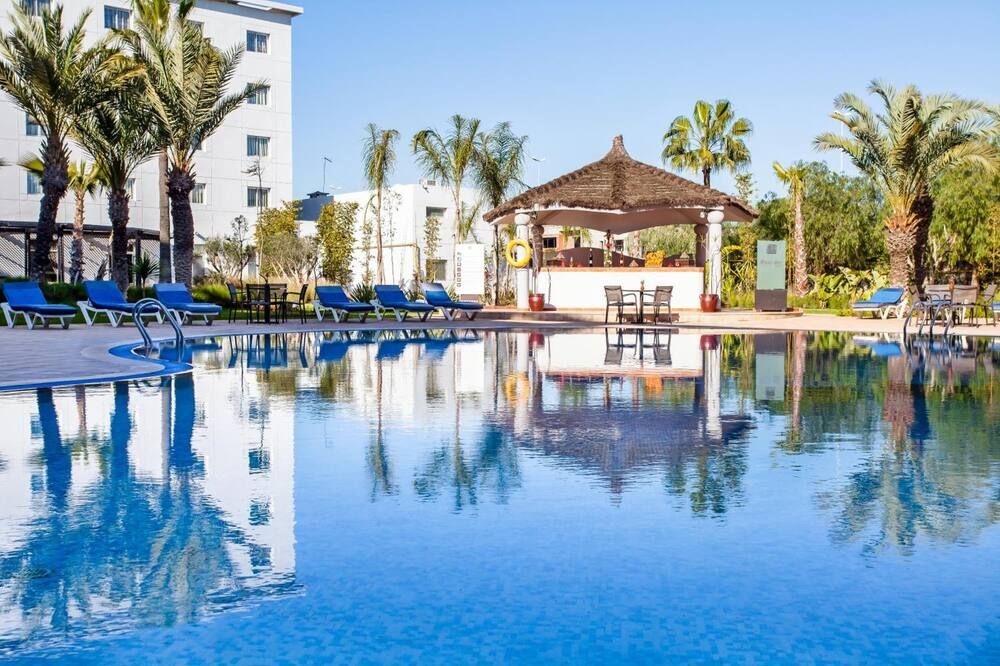 حوض السباحة صورة