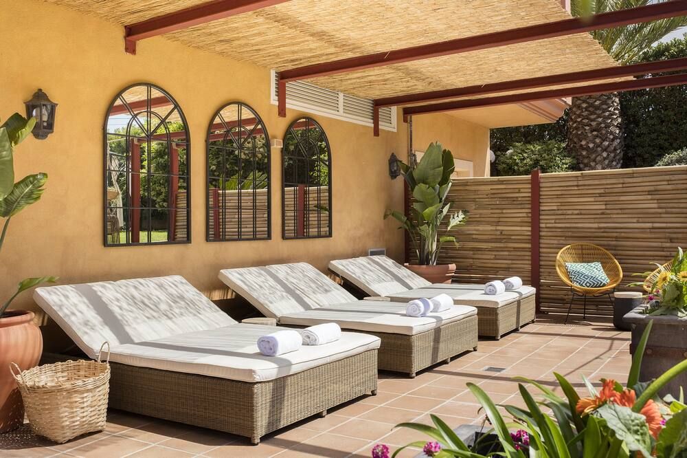 شرفة مرصوفة