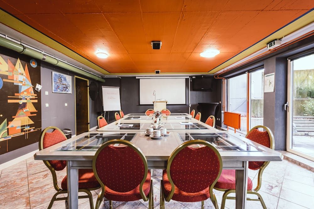 غرفة الاجتماعات